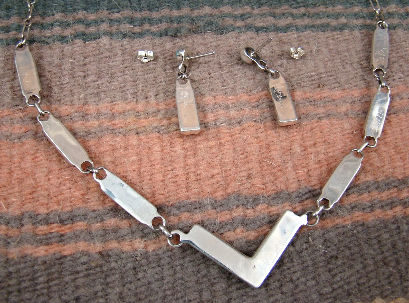 zuni-8sect-geometrical-inlay-necklace-earrings-set-Clarence-Booqua-782T-8.JPG