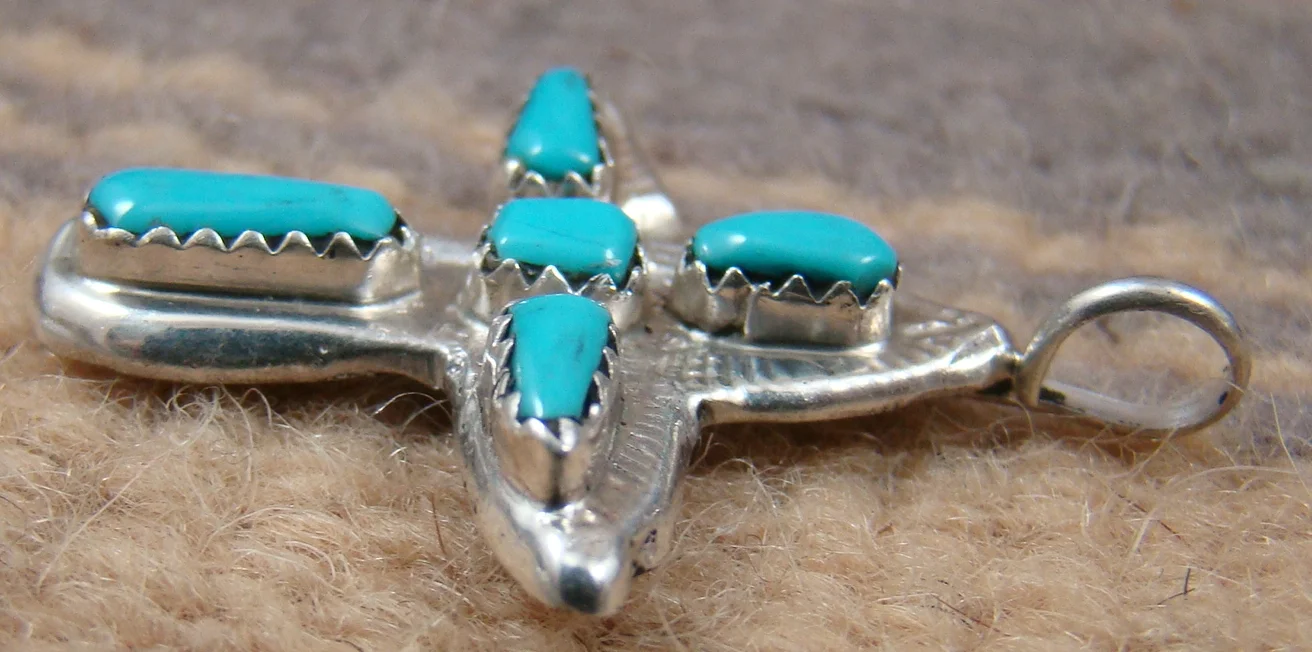 zuni-turquoise-cross-pendant-iule-788F-1.JPG