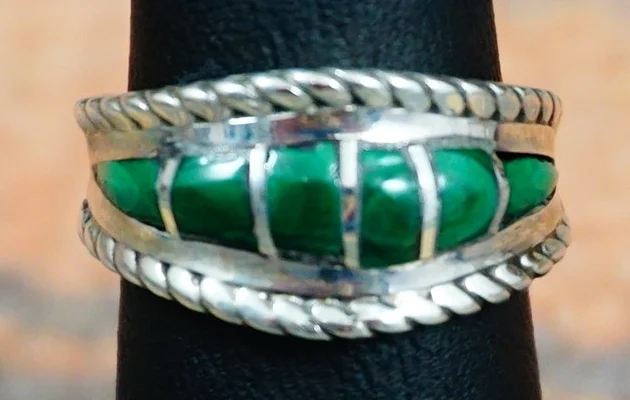 vintage-zuni-malachite-inlay-ring-band.JPG