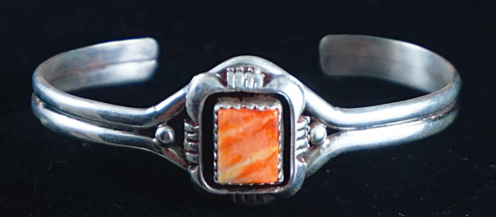navajo-square-spiny-oyster-shadowbox-silver-bracelet-roie-jaque-845E1.JPG
