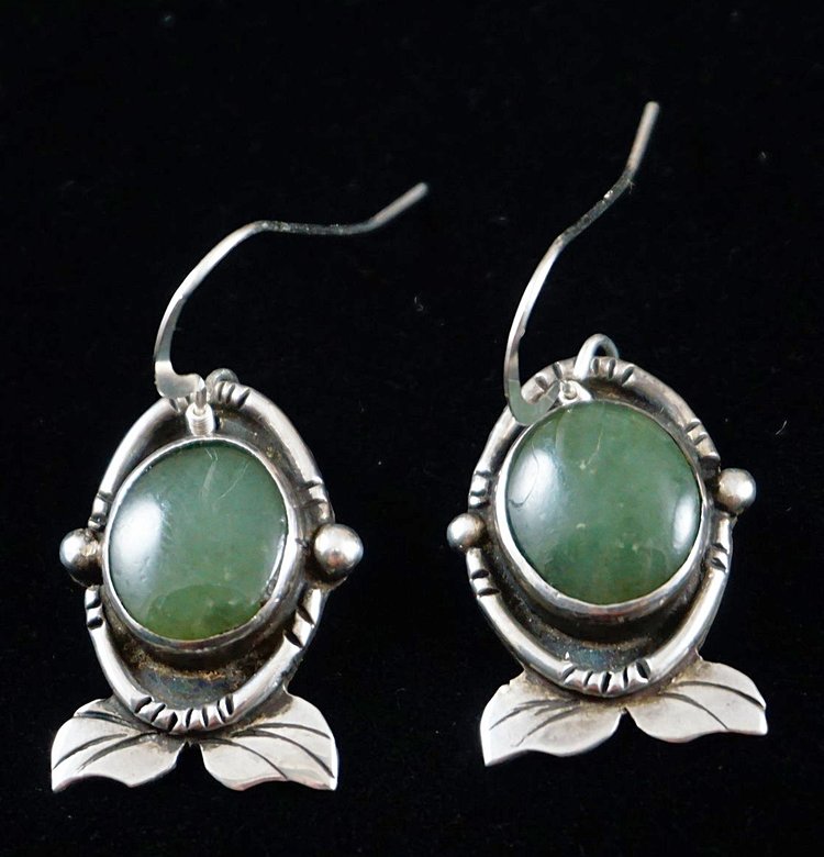 Item #850F- Vintage Mexican Green Jade Silver Leaves Necklace 