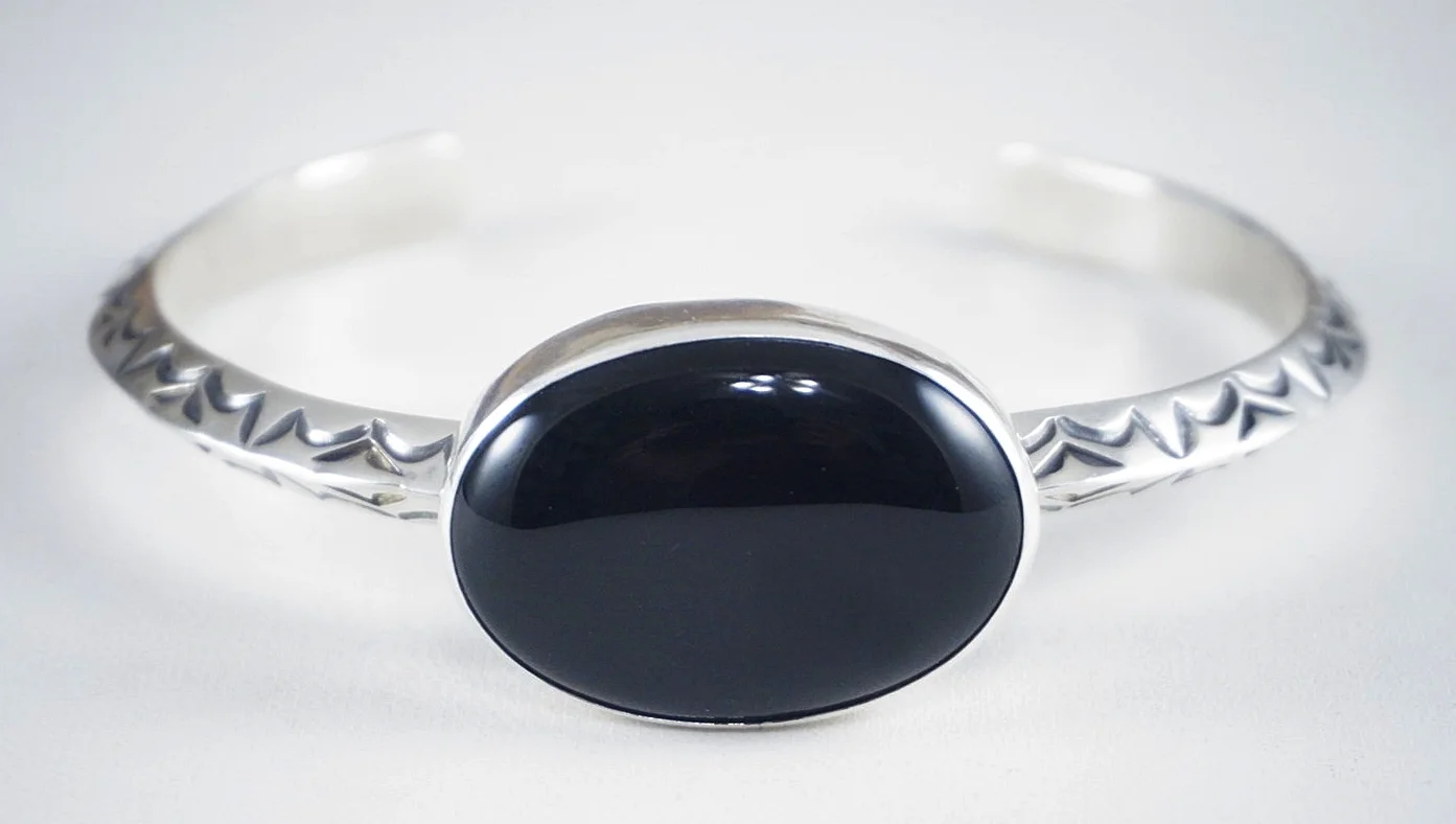 navajo-onyx-stamped-carinated-sterling-silver-bracelet-teller-864E.JPG