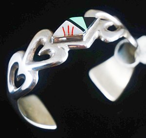 vintage-navajo-sandcast-silver-mulistone-hearts-bracelet.jpg