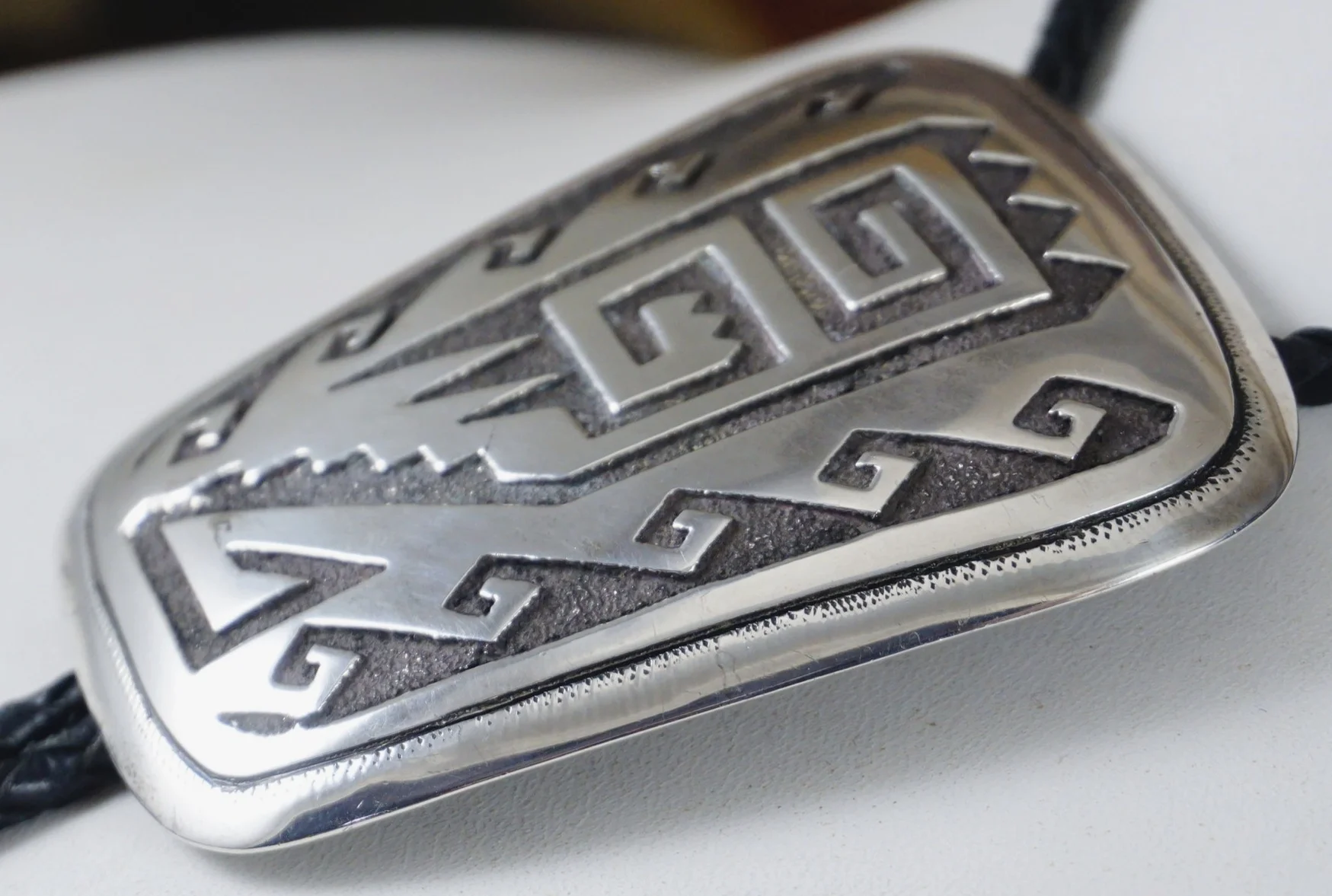 collectors-vintage-navajo-silver-overlay-symbols-bolo-tie-thomas-singer-885x-2.jpg