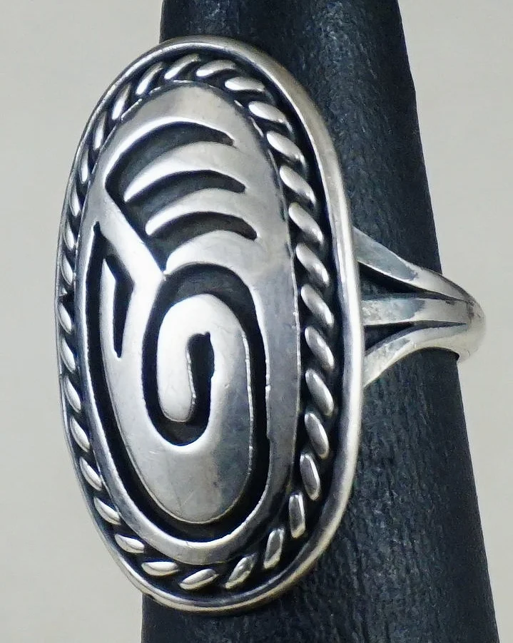 vintage-womens-navajo-silver-bear-paw-overlay-ring-sz-6-898H-1.jpg