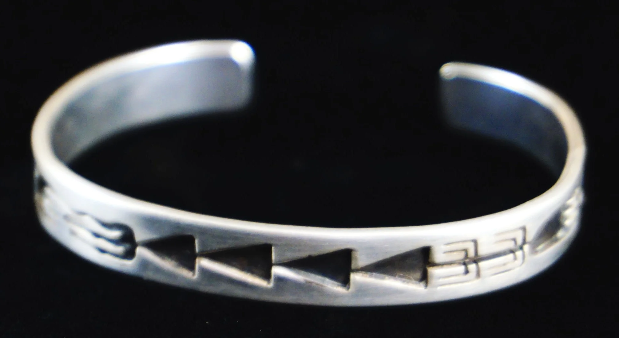 vintage-navajo-silver-arrows-bear-paw-overlay-stamped-cuff-bracelet-906P.jpg