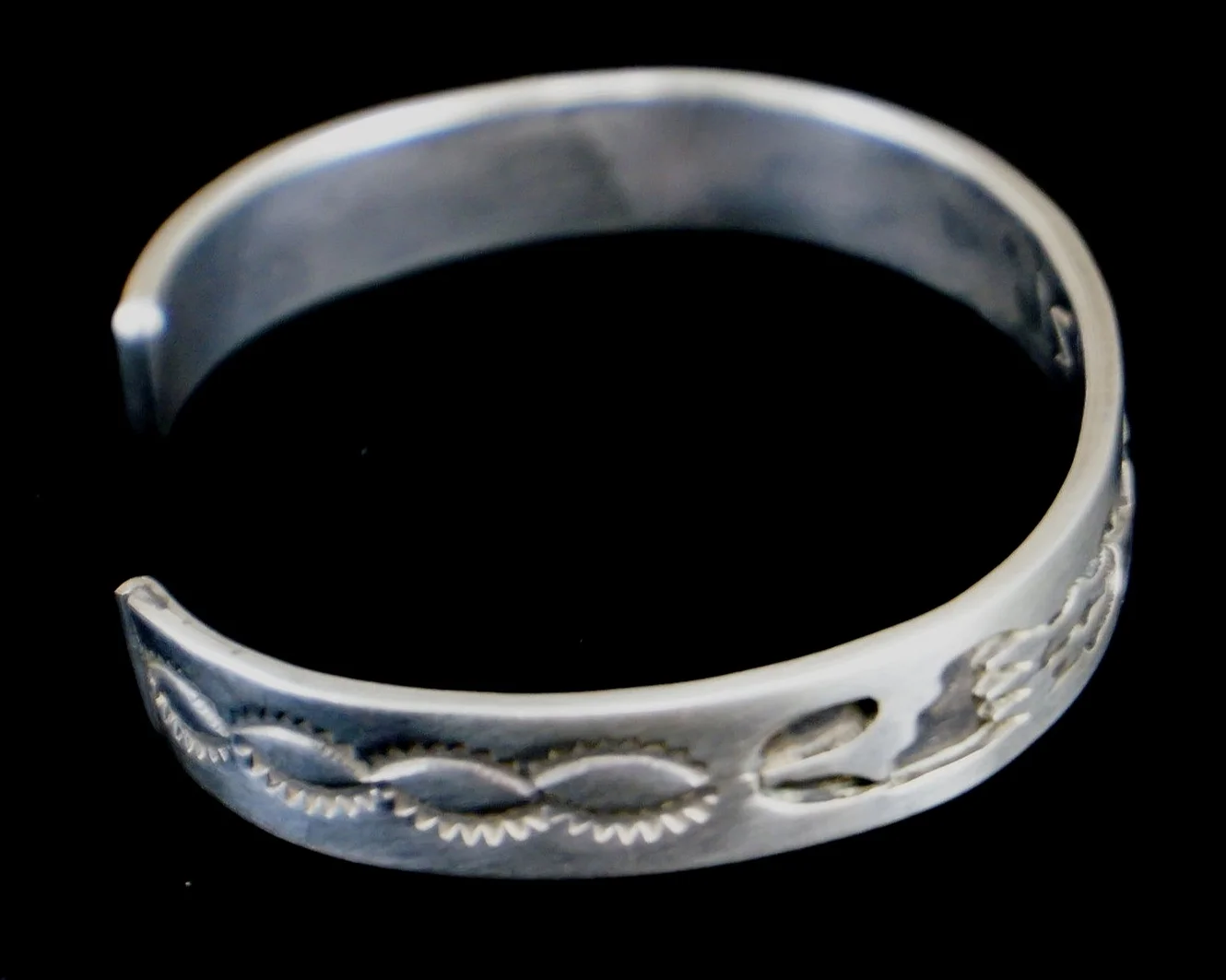 vintage-navajo-silver-arrows-bear-paw-overlay-stamped-cuff-bracelet-906P-1.jpg