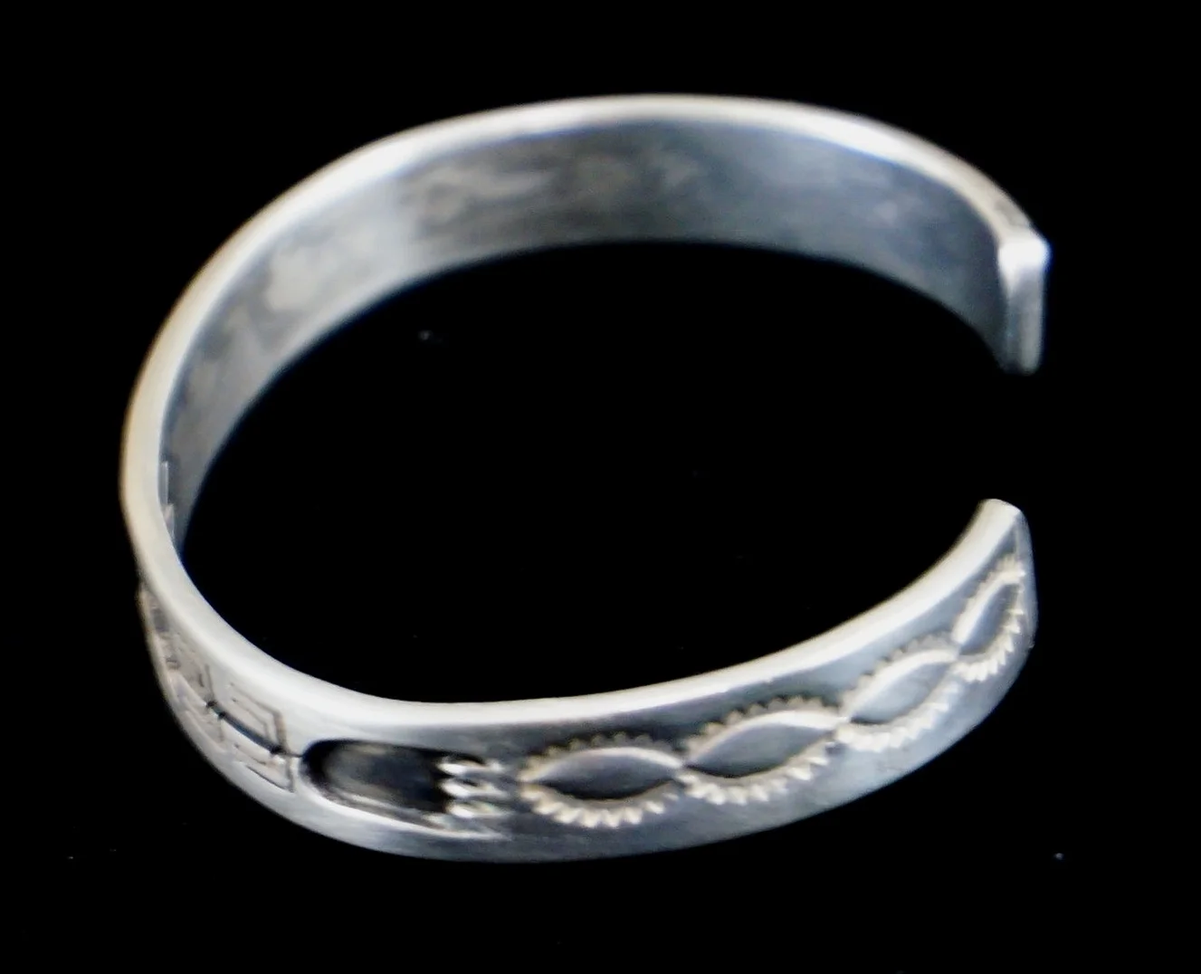 vintage-navajo-silver-arrows-bear-paw-overlay-stamped-cuff-bracelet-906P-2.jpg