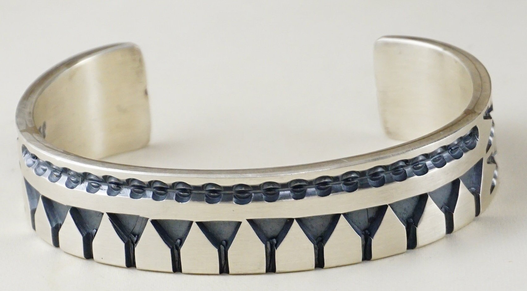 Details about   Navajo Sterling Silver Bangle Elaine Tahe 