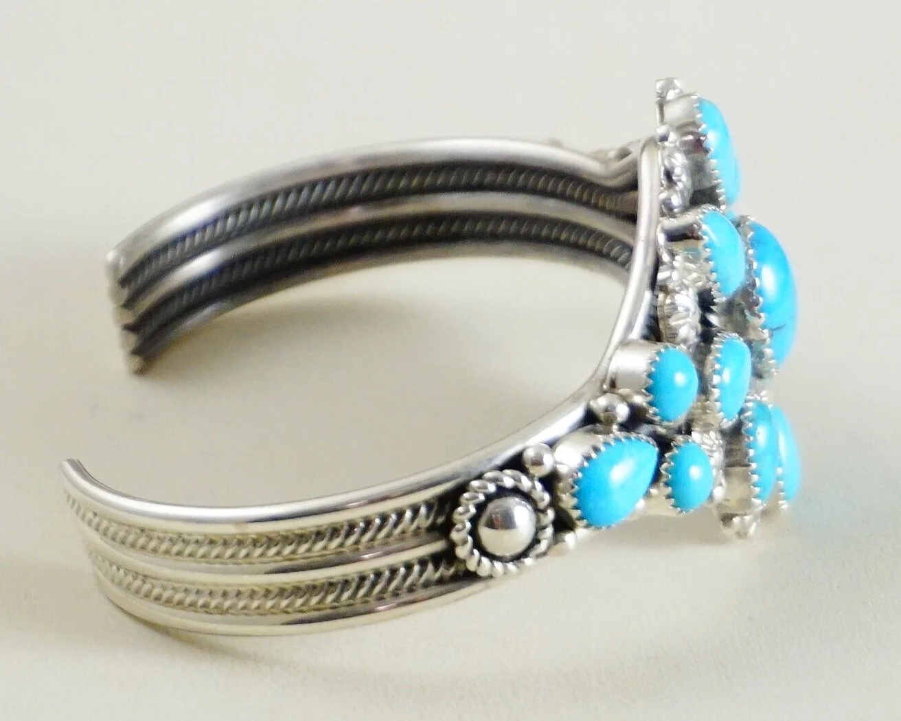 ブレスレット Navajo Symbol Cuff Bracelet #5950 Item #950N- Navajo Kingman Turquoise Cluster Sterling Silver