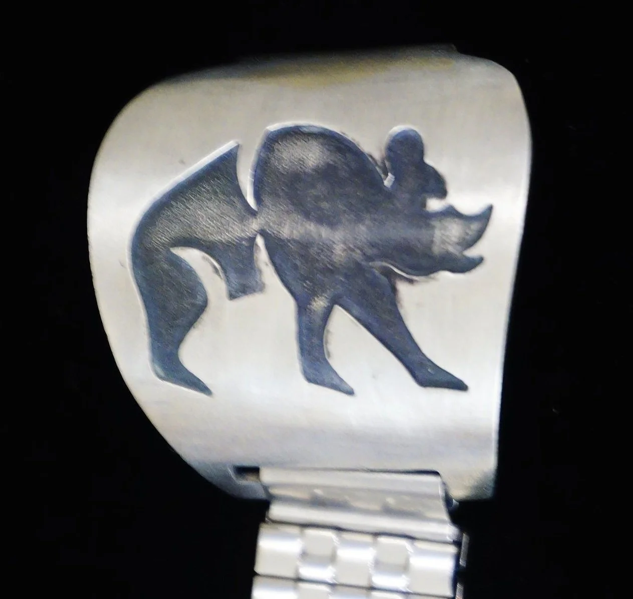 mens-navajo-sterling-silver-bear-overlay-watchband-985f-1.jpg