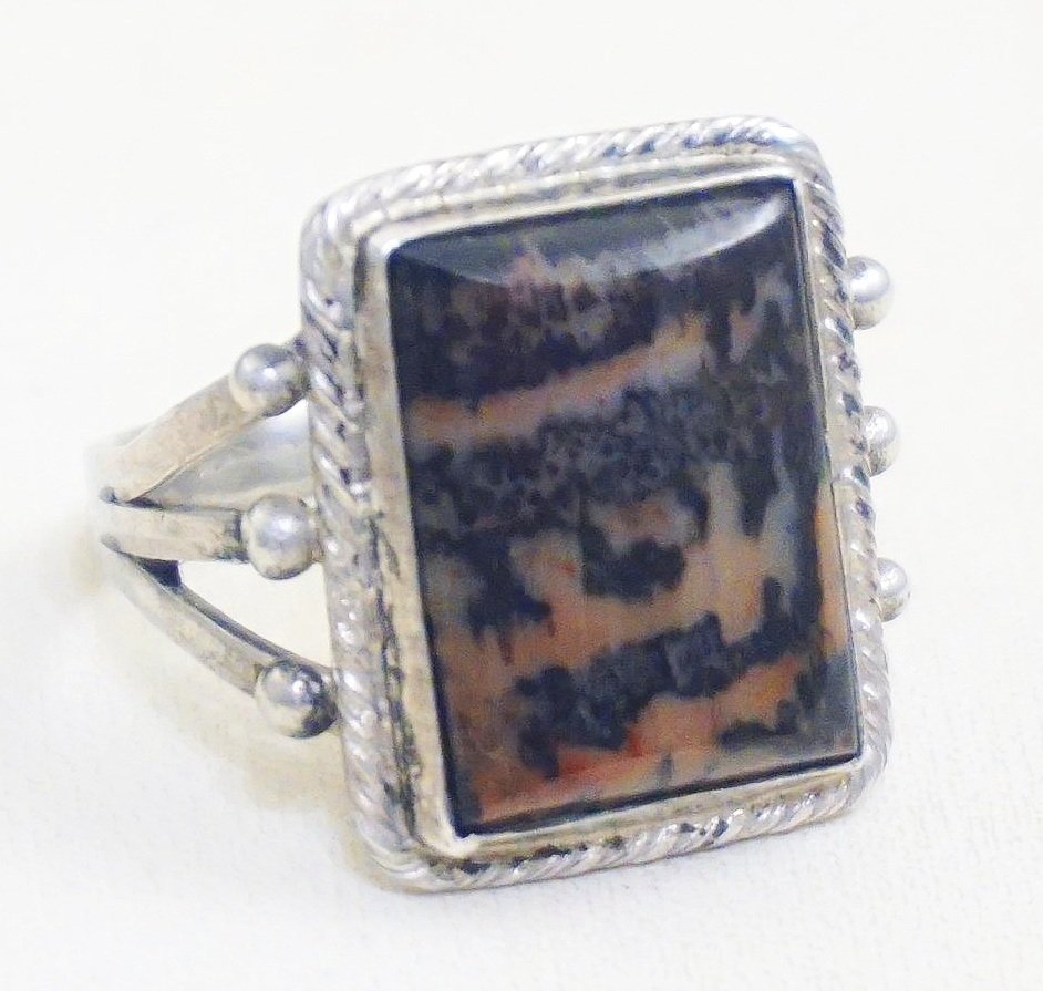 Sterling Silver Textured Old Money Band Euro Shank Ring – LEE BREVARD