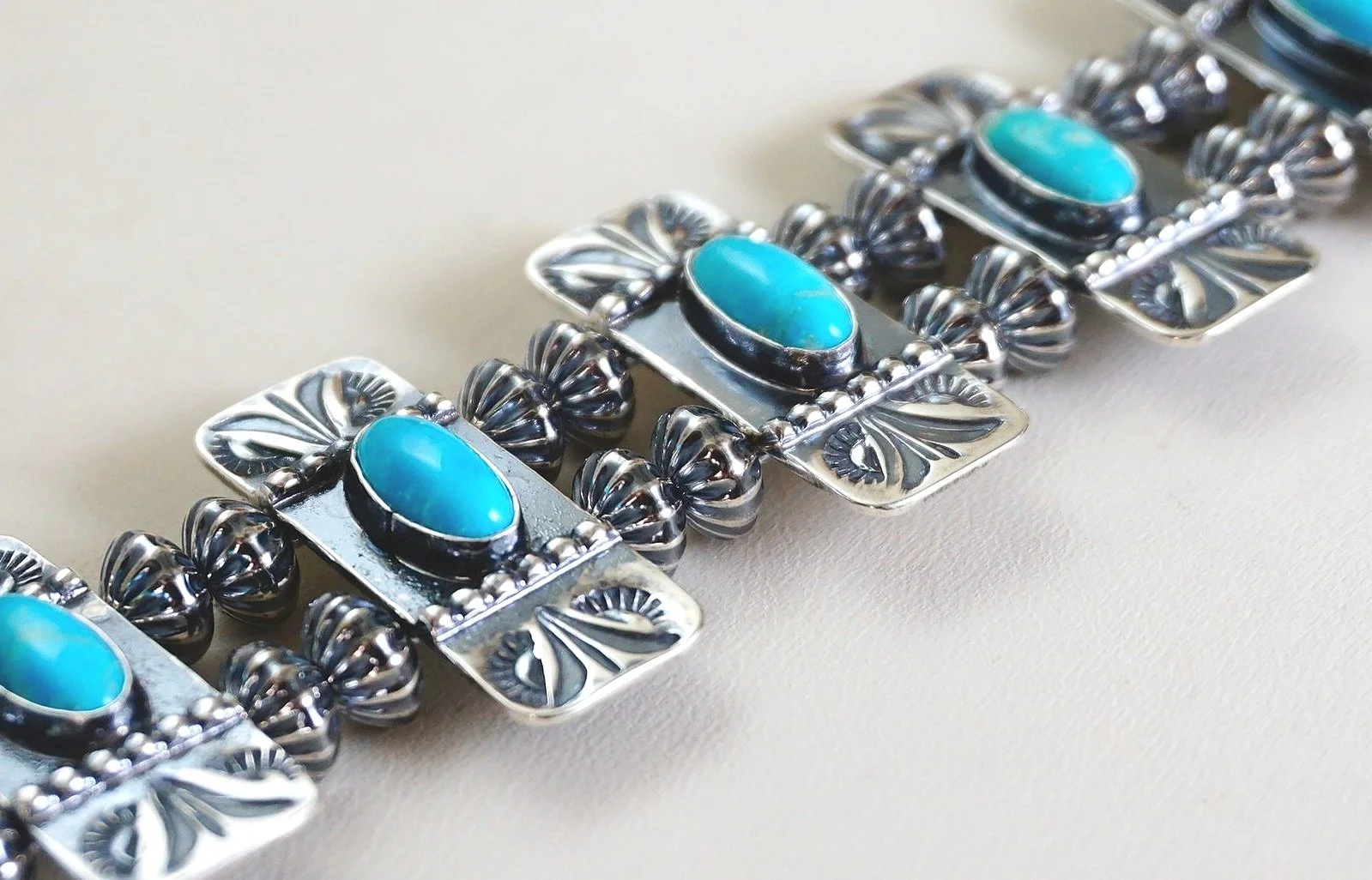アクセサリー NAVAJO handcrafted silver necklace Item #979Z- Navajo Blue Gem Turquoise Sunrise Stamped Box