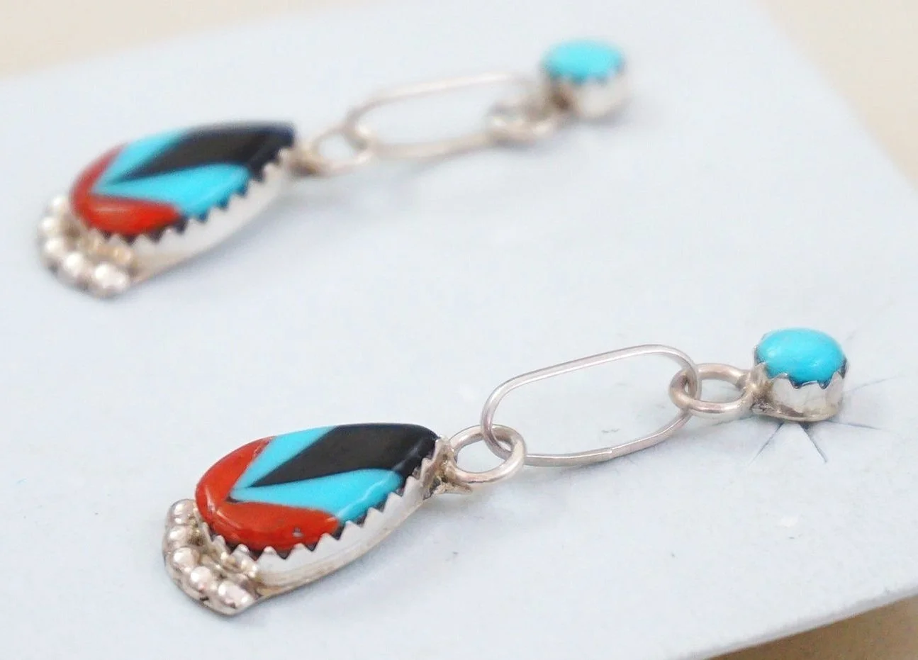 Crooked Eye Q Nashville皿 Crooked Eye Q Nashville皿 Plata de Santa Fe Jewelry