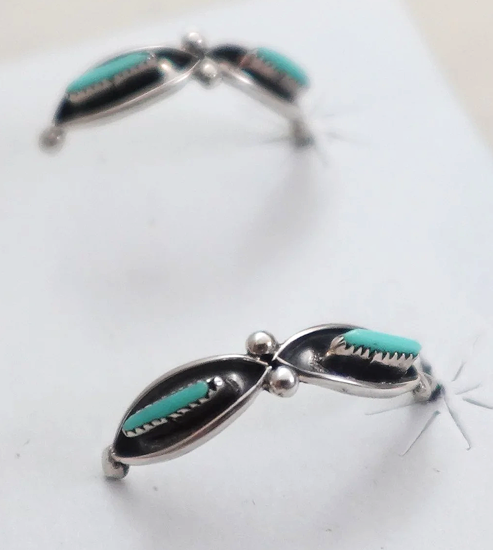 zuni-turquoise-needlepoint-sterling-silver-crescent-earrings-othole-1072M-1.png