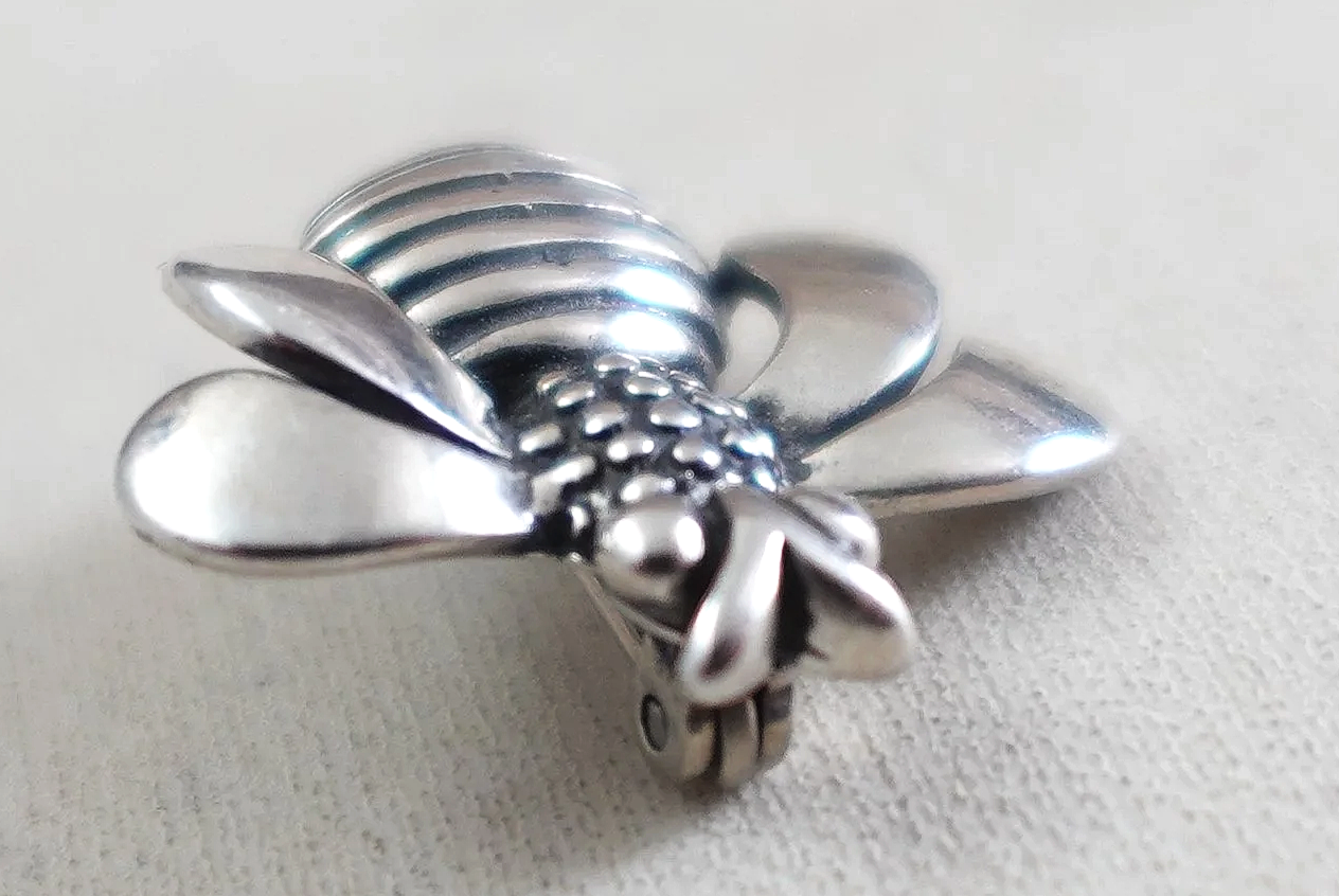 navajo-silver-bumble-bee-pin-brooch-1081R-1.png
