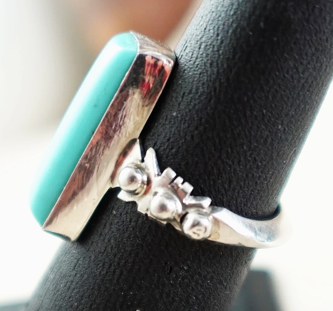 womens-navajo-turquoise-silver-rings-vandever-1081F-1.png