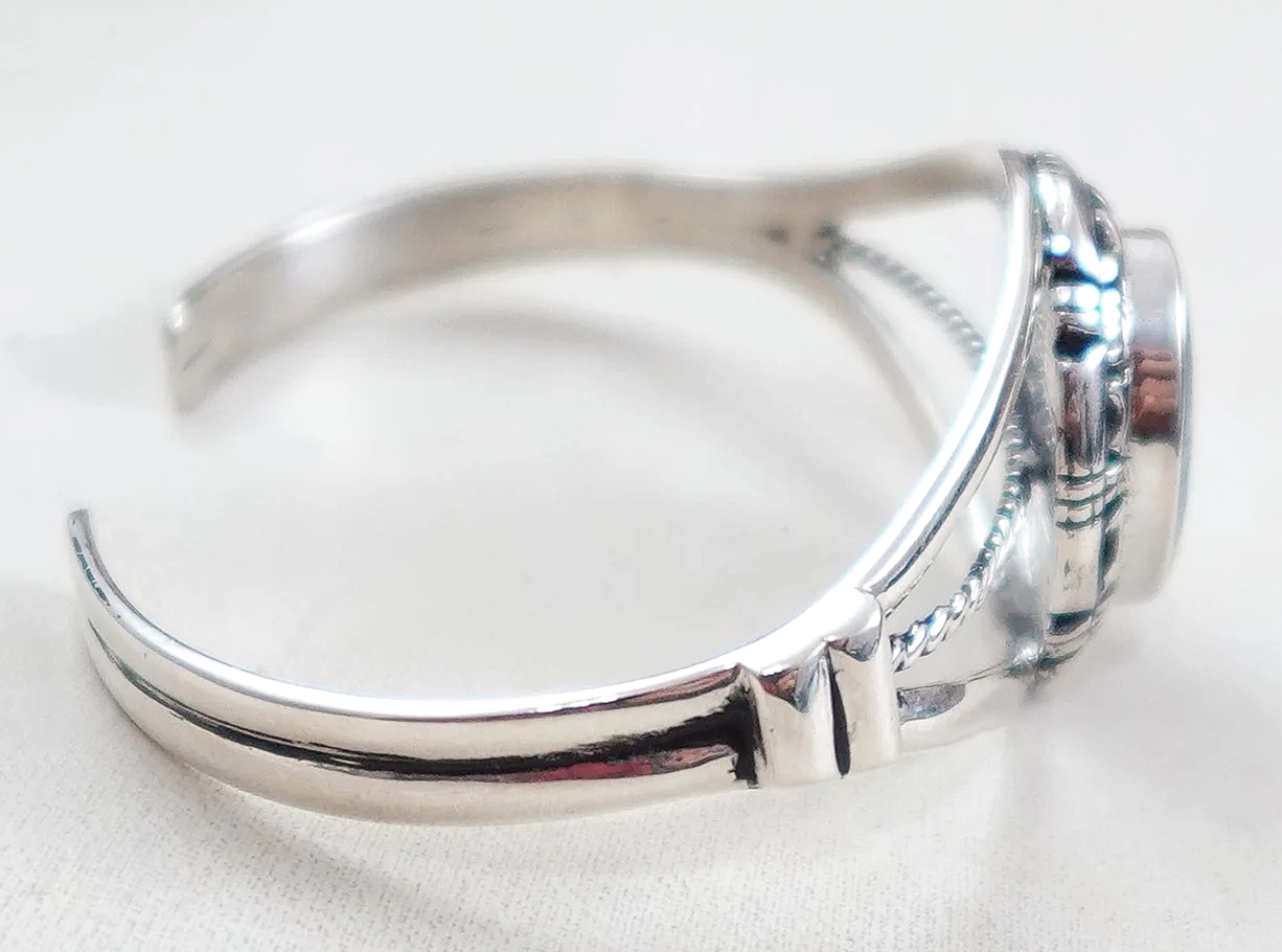 navajo-tibetan-turquoise-sterling-silver-bracelet-1074H-1.png