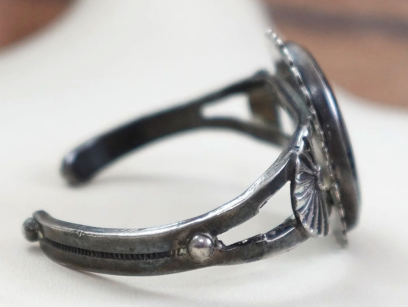 vintage-navajo-petrified-wood-silver-bracelet-1073X-1.png