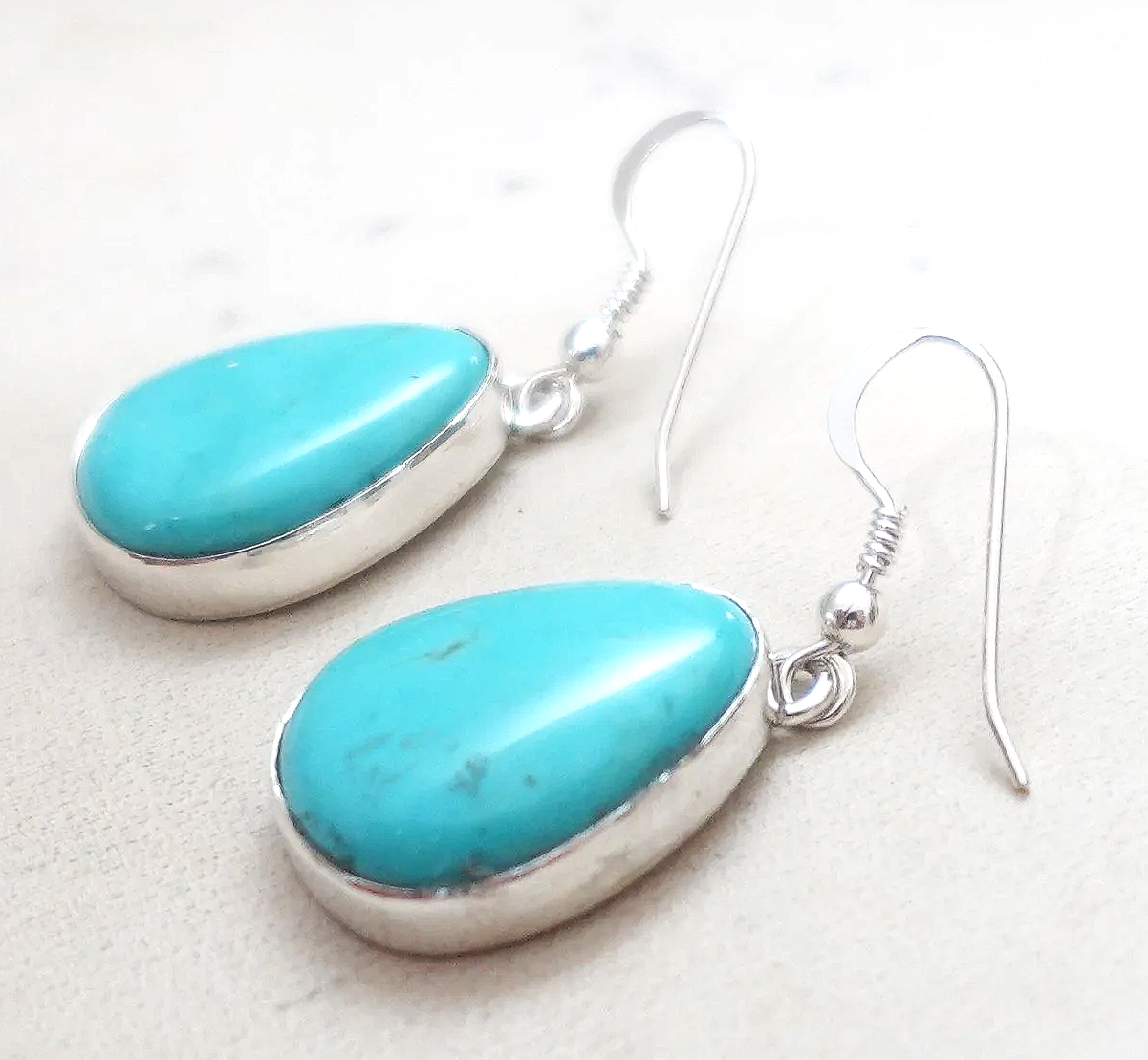 navajo-kingman-turquoise-silver-dangle-earrings-teller-1072E-3.png
