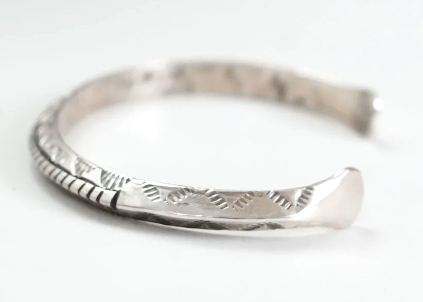 mens-navajo-sterling-silver-carinated-cuff-bracelet-billy-kid-1082Z-4.png