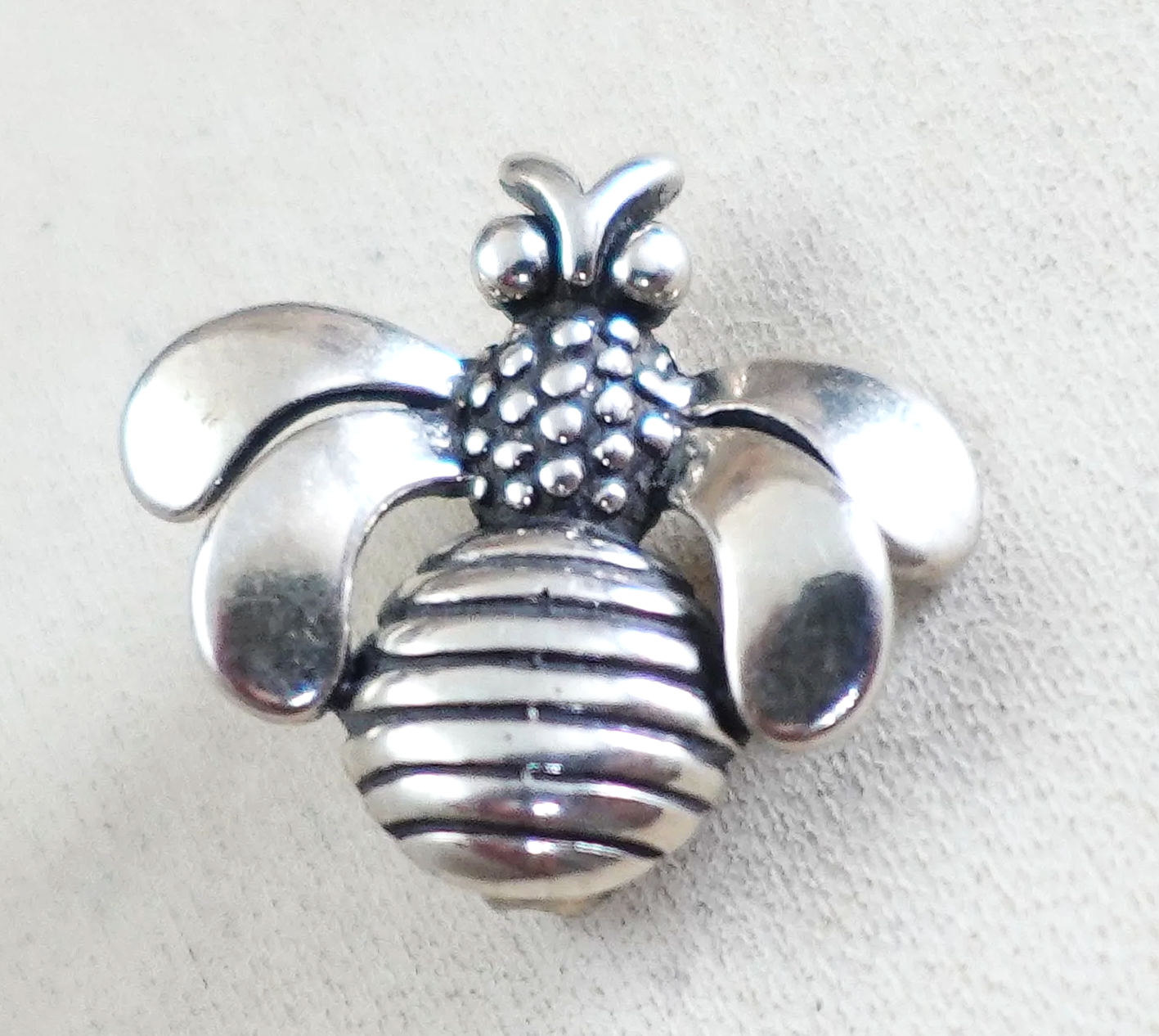 navajo-silver-bumble-bee-pin-brooch-1081R-.png