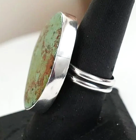 large-womens-navajo-green-royston-turquoise-silver-ring-teller-1083X-2.png