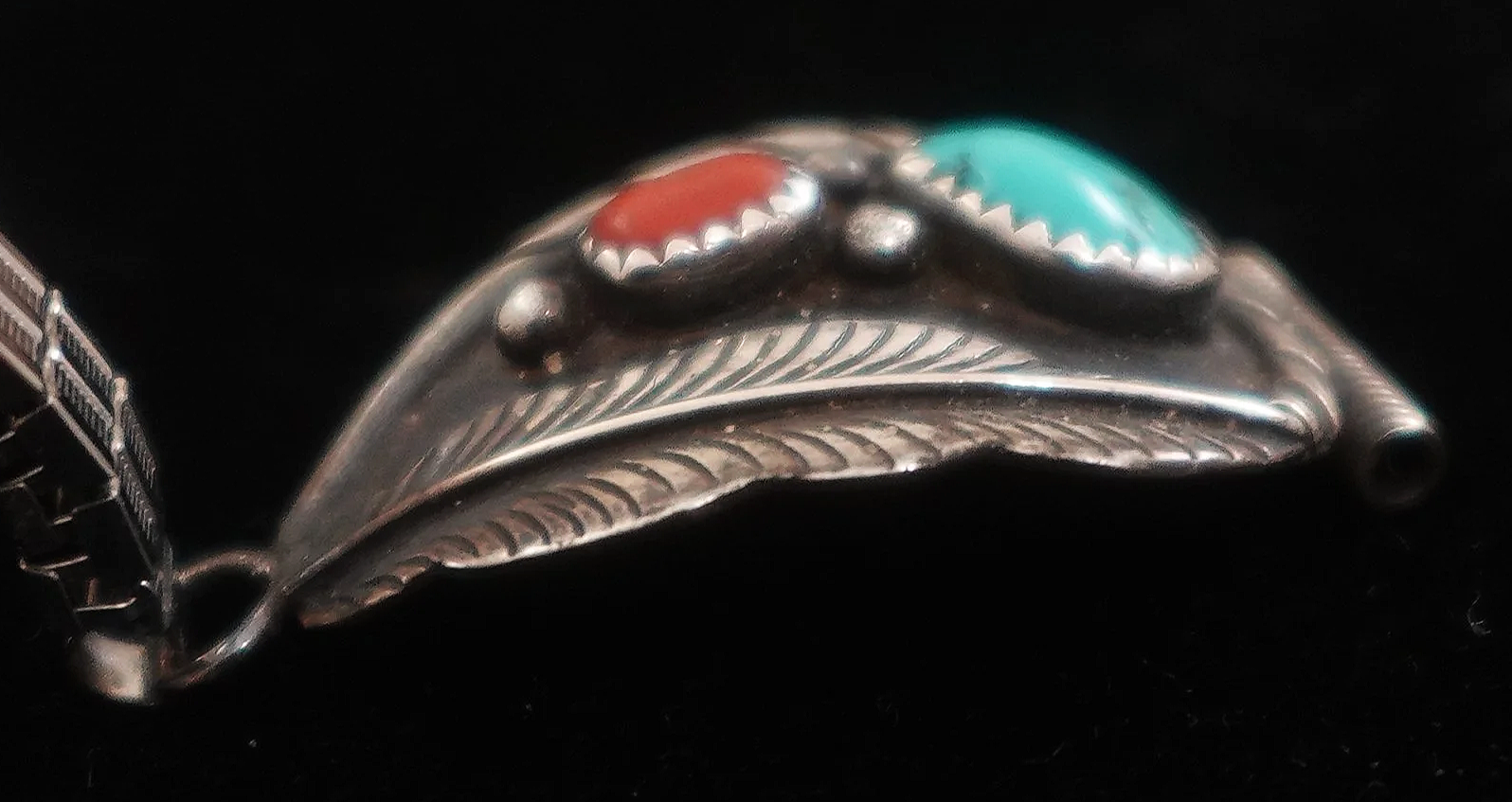 vintage-womens-navajo-turquoise-coral-silver-feather-watchband-1070X-3.png