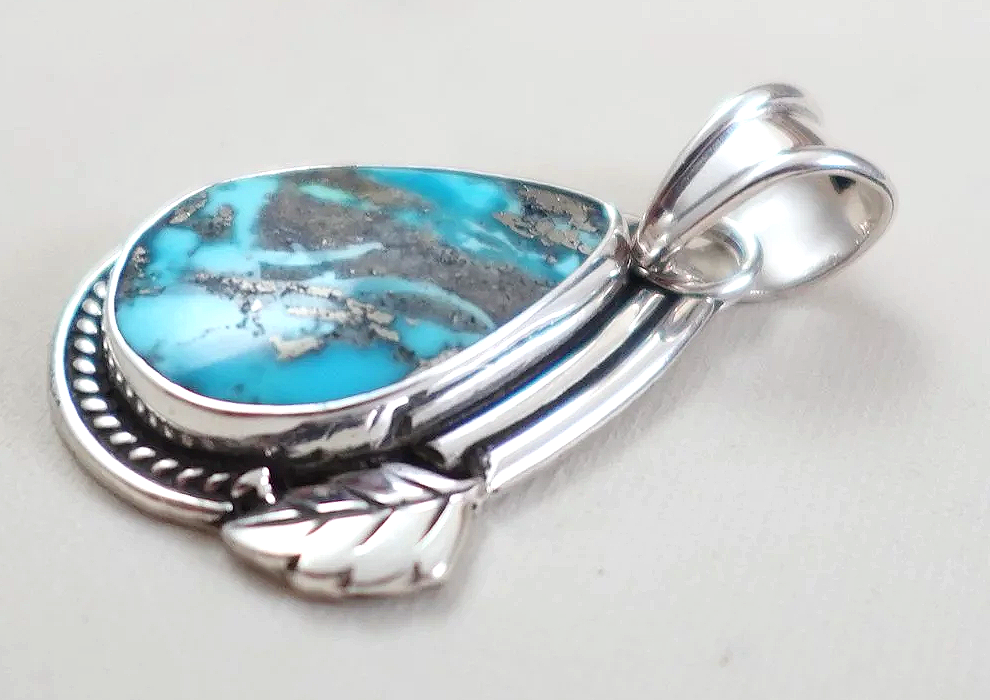 navajo-turquoise-silver-leaf-pendant-earrings-set-ott-1074E-6.png