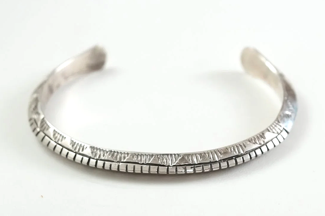 mens-navajo-sterling-silver-carinated-cuff-bracelet-billy-kid-1082Z-3.png