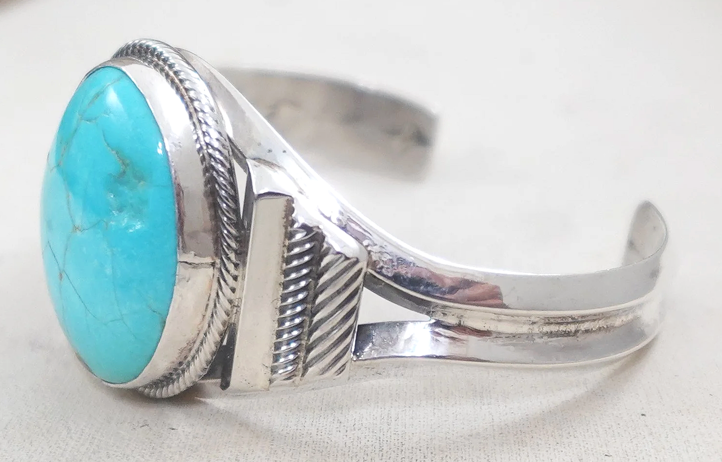 navajo-kingman-turquoise-silver-bracelet-jaque-1067M-6.png