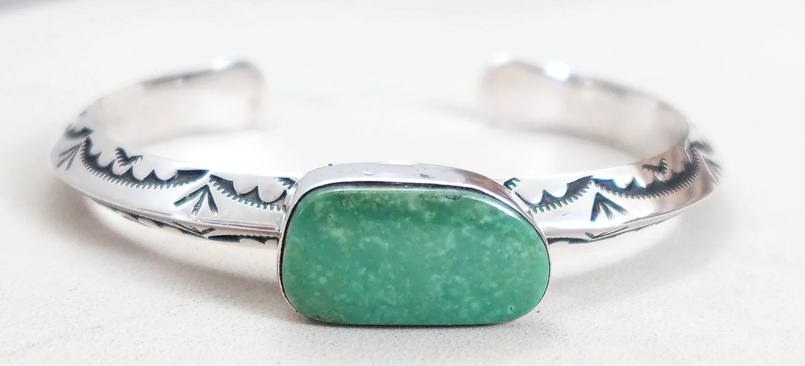 navajo-green-turquoise-sterling-silver-bracelet-teller-1077B-.png