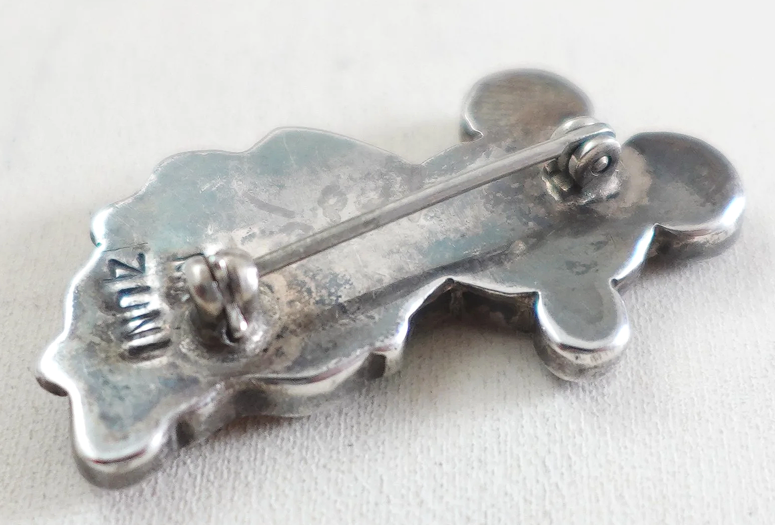 vintage-zuni-multi-stone-inlay-mickey-mouse-silver-pin-brooch-1081T-3.png