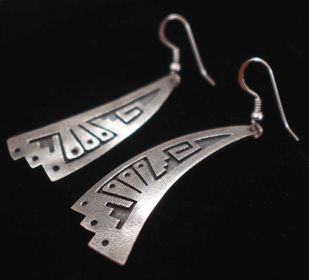 メキシカンジュエリー NAVAVO HOPI sterling刻印 Navajo Sterling Silver Overlay Dangle Earrings —Native American