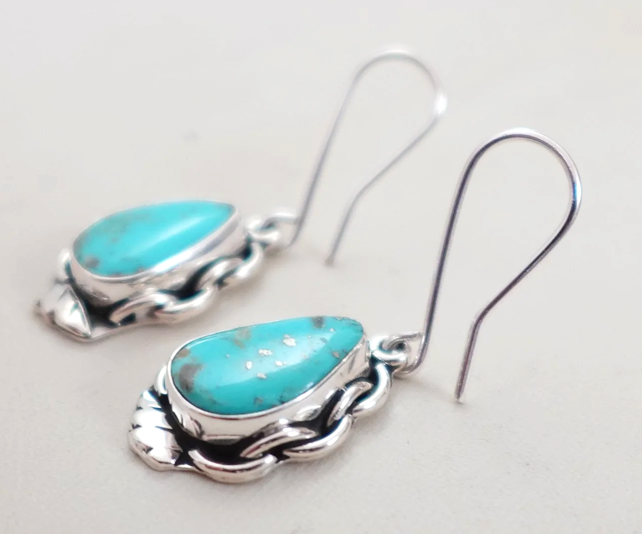 navajo-turquoise-silver-pendant-earrings-set-o0tt-1075M-5.png