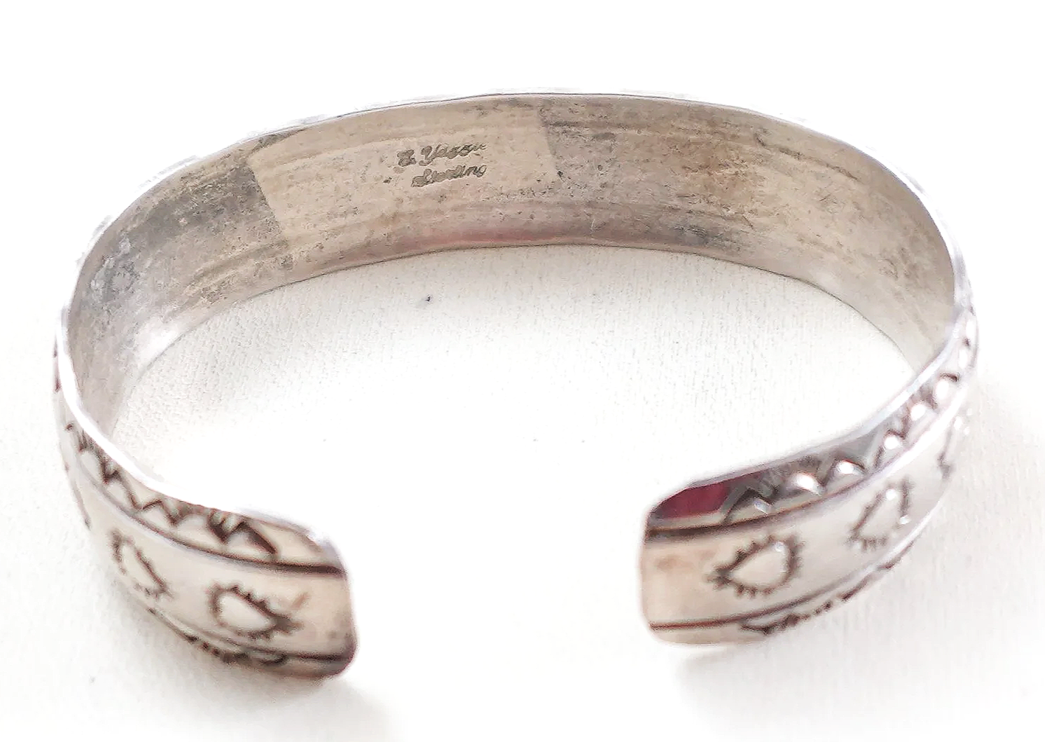 navajo-turquoise-stamped-hearts-sunrise-silver-bracelet-yazzie-1082N-3.png