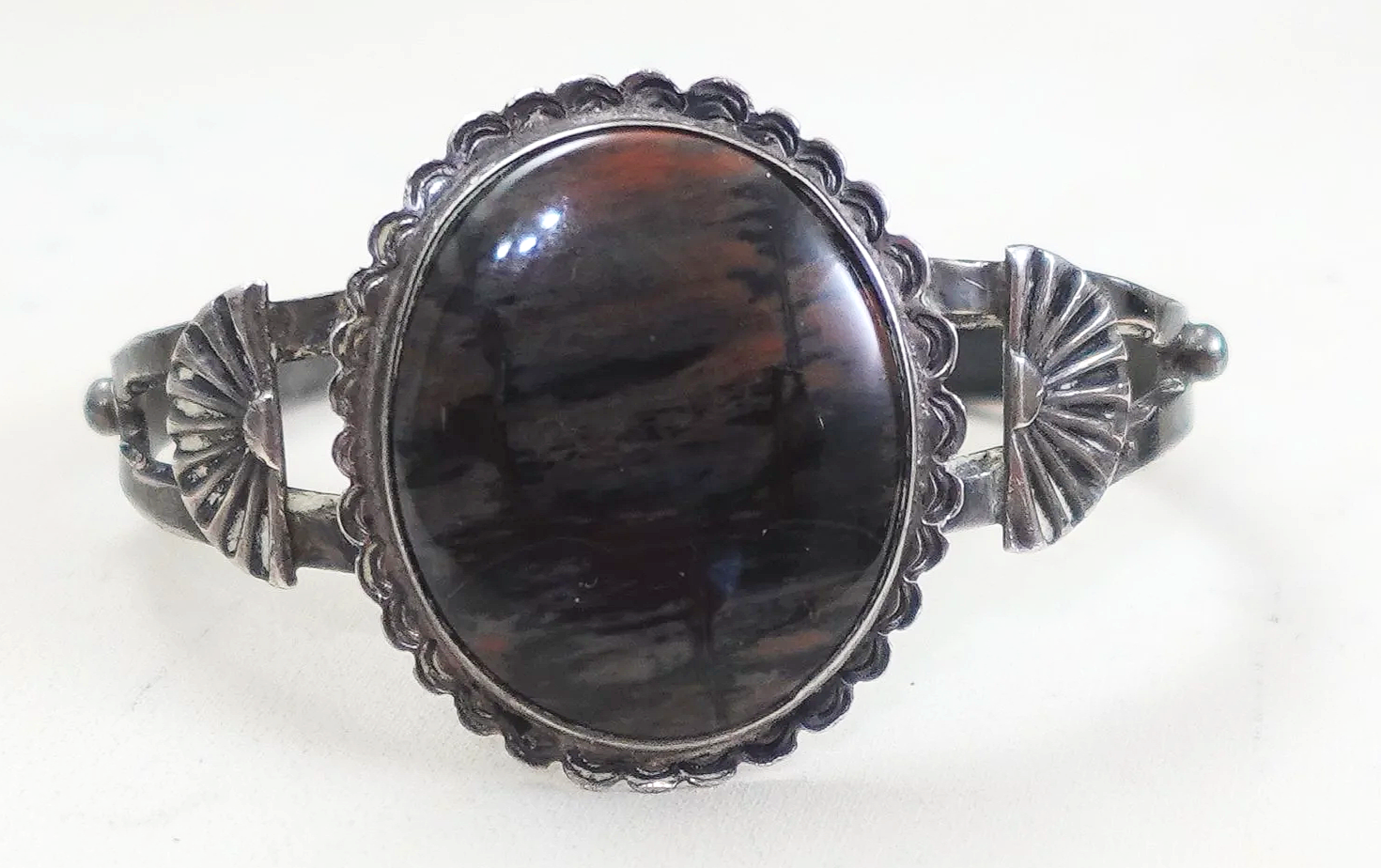 vintage-navajo-petrified-wood-silver-bracelet-1073X-.png