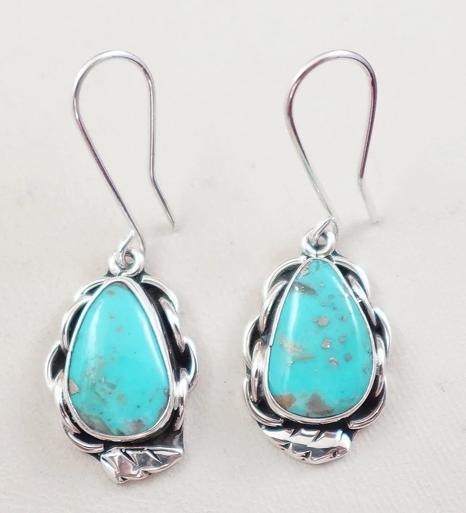 navajo-turquoise-silver-pendant-earrings-set-o0tt-1075M-4.png