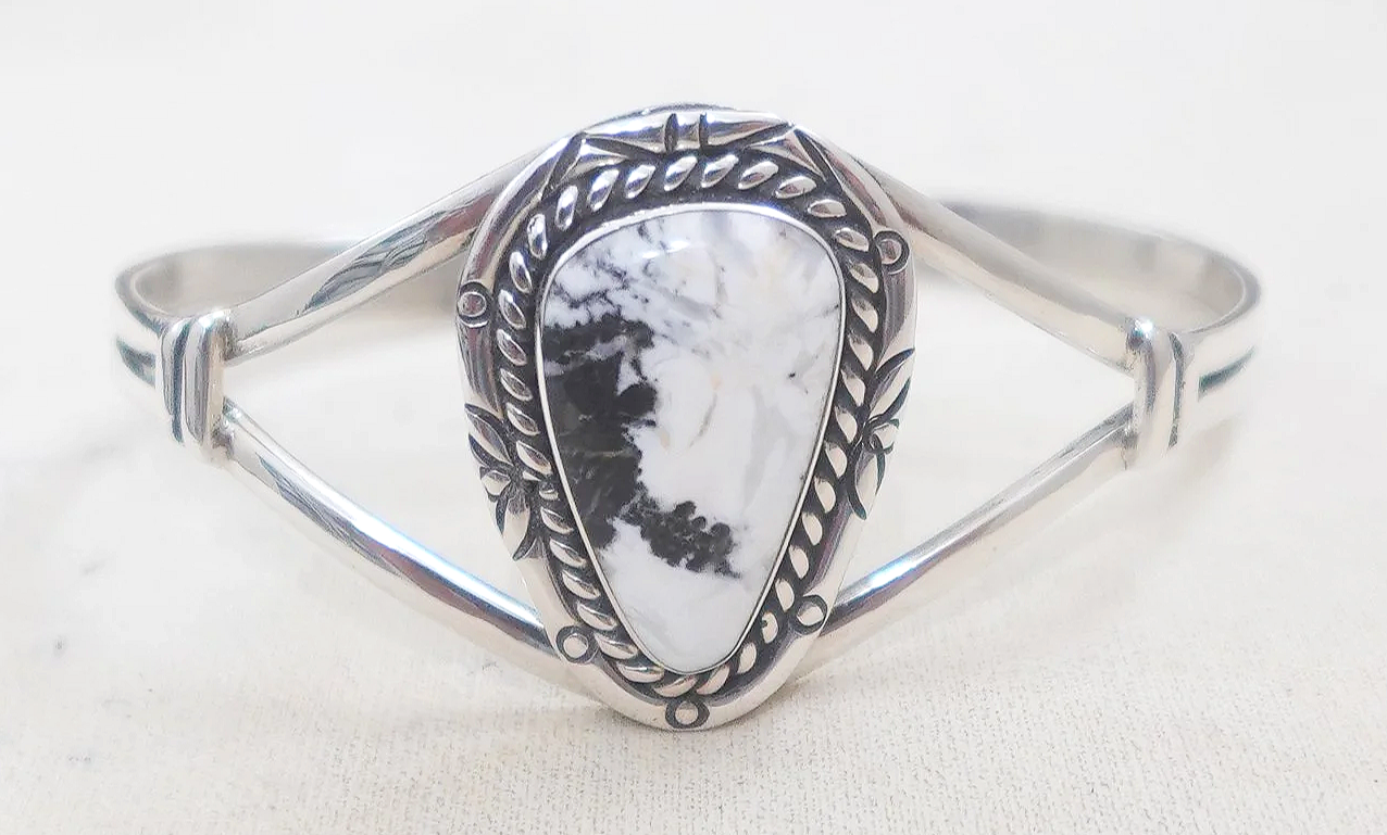 womens-navajo-white-buffalo-silver-bracelet-delgarito-1070A-.png