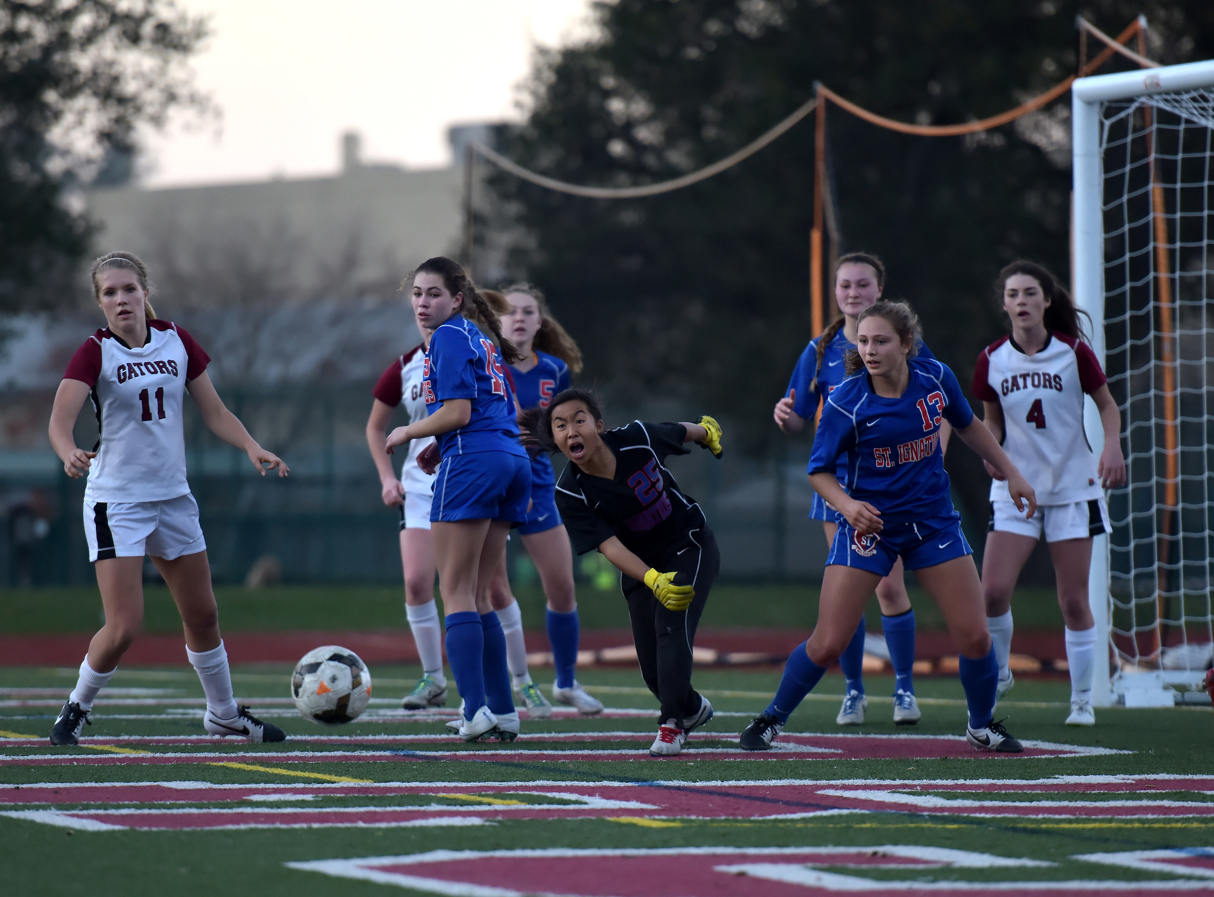 SAINT IGNATIUS VS SACRED HEART PREP INTERLEAGUE SOCCER WINTER 2015_3552.jpg