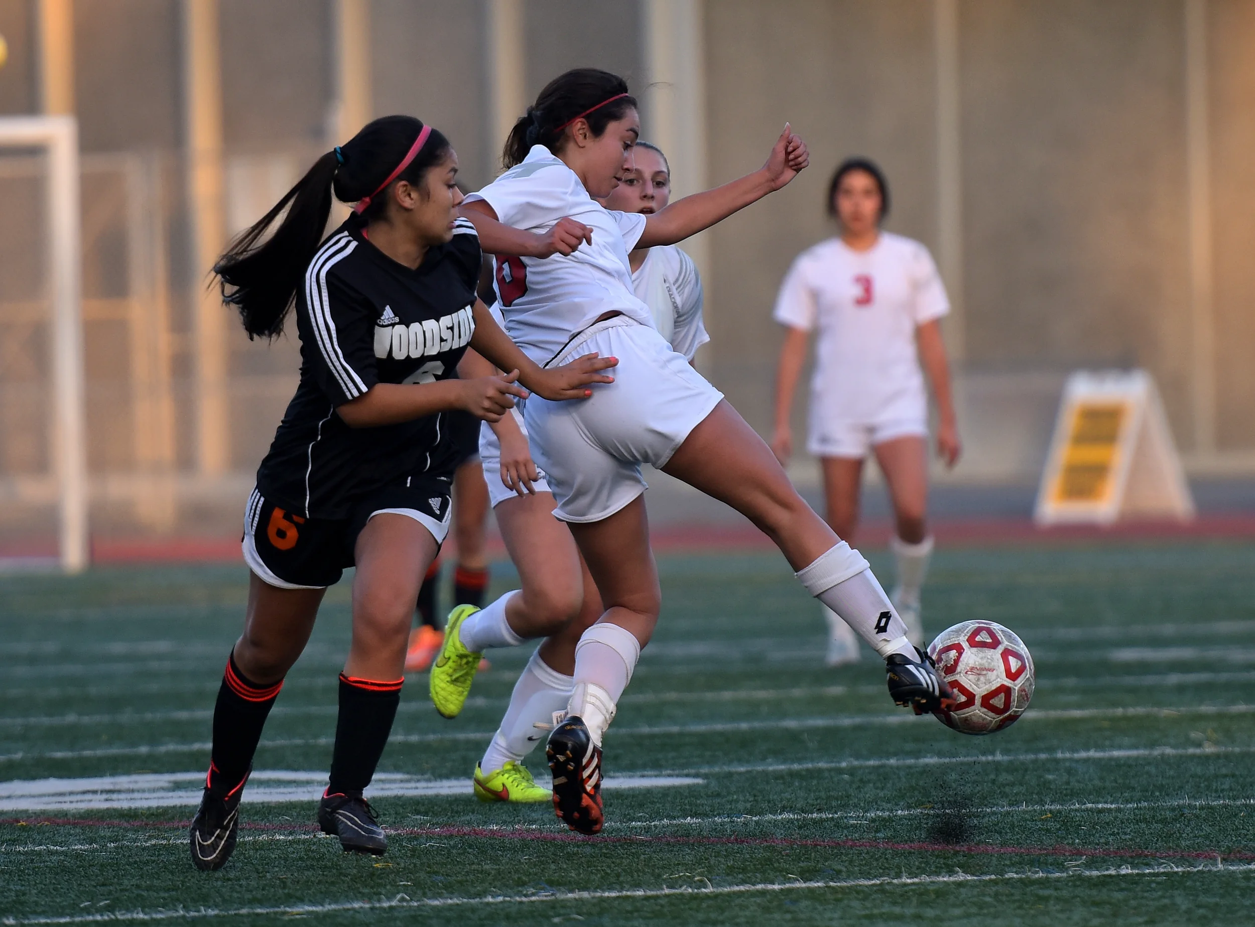 BURLINGAME VS WOODSIDE PAL-BAY SOCCER 2015 PHOTO NOEL DANSECO DRIVENSTRIKE_9891.jpg