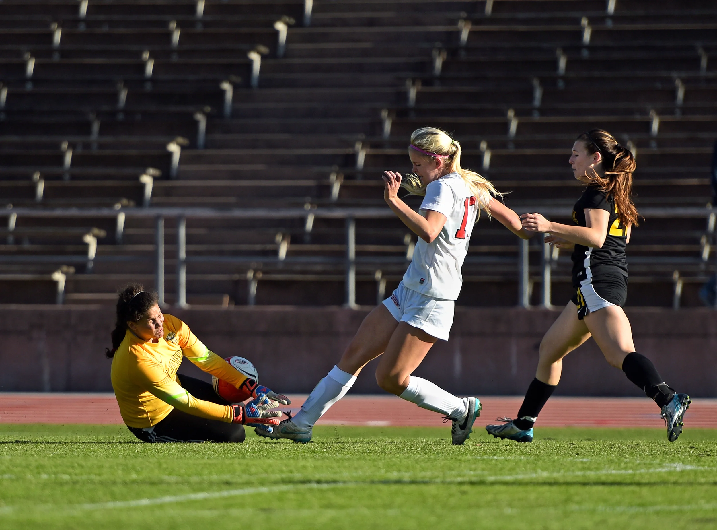 SF UNIVERSITY VS LICK WILMERDING BCL WEST SOCCER 2015 Photo Noel Danseco_9768.jpg