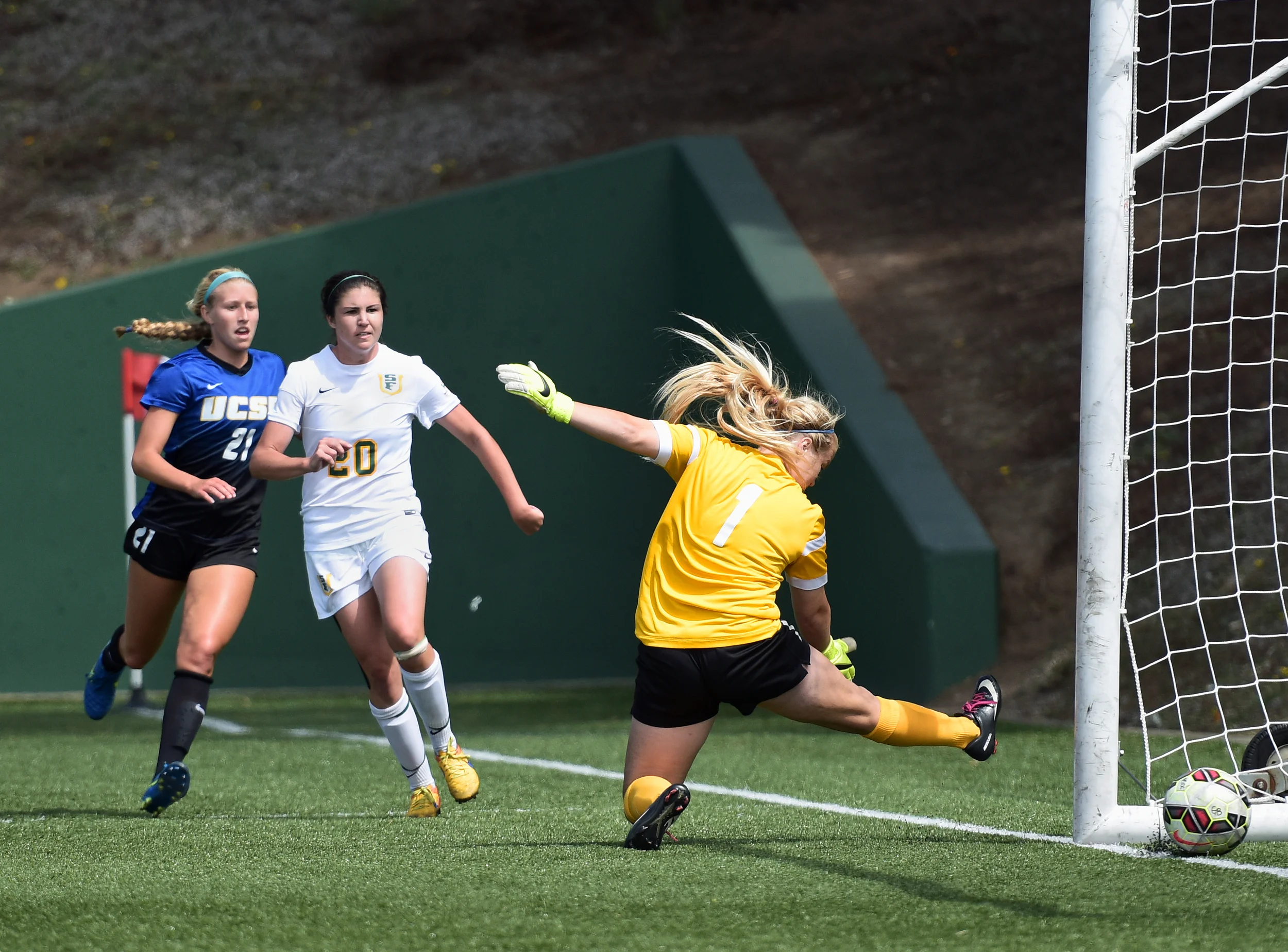 USF UNIVERSITY OF SAN FRANCISCO vs UC SANTA BARBARA NCAA WOMEN'S SOCCER 2015_5851.jpg