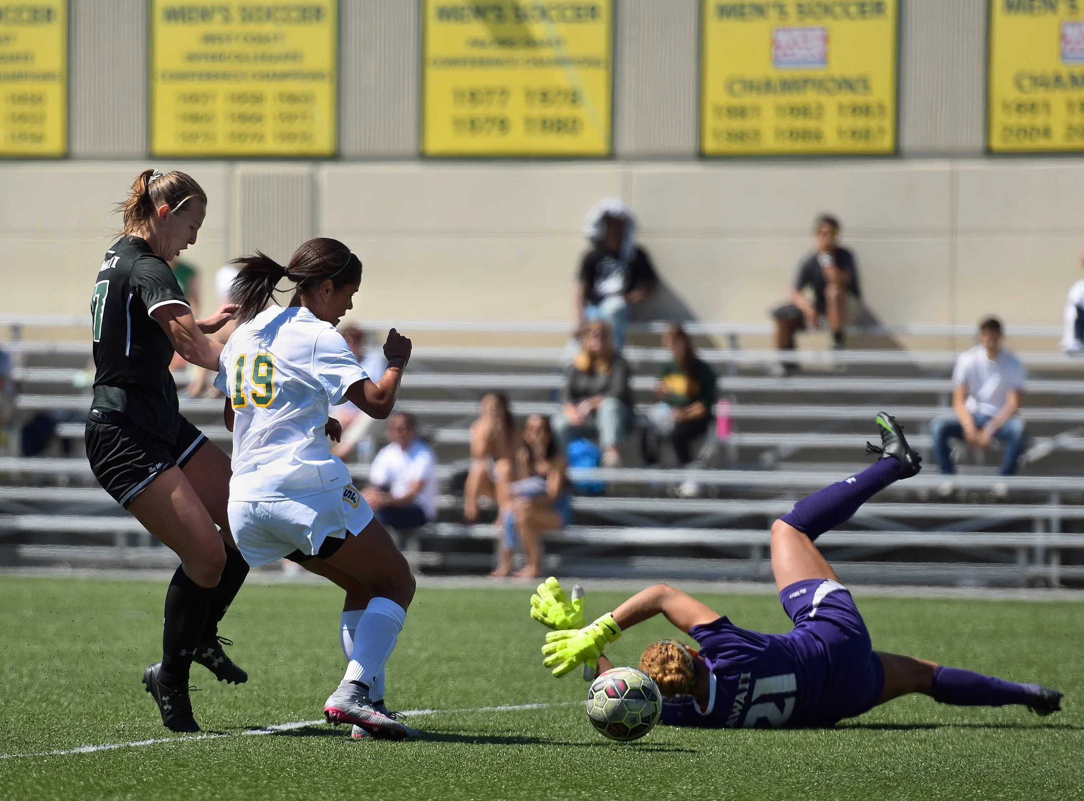 UNIVERSITY OF SAN FRANCISCO USF VS UNIVERSITY OF HAWAII NCAA WOMEN'S SOCCER 2015_7922.jpg