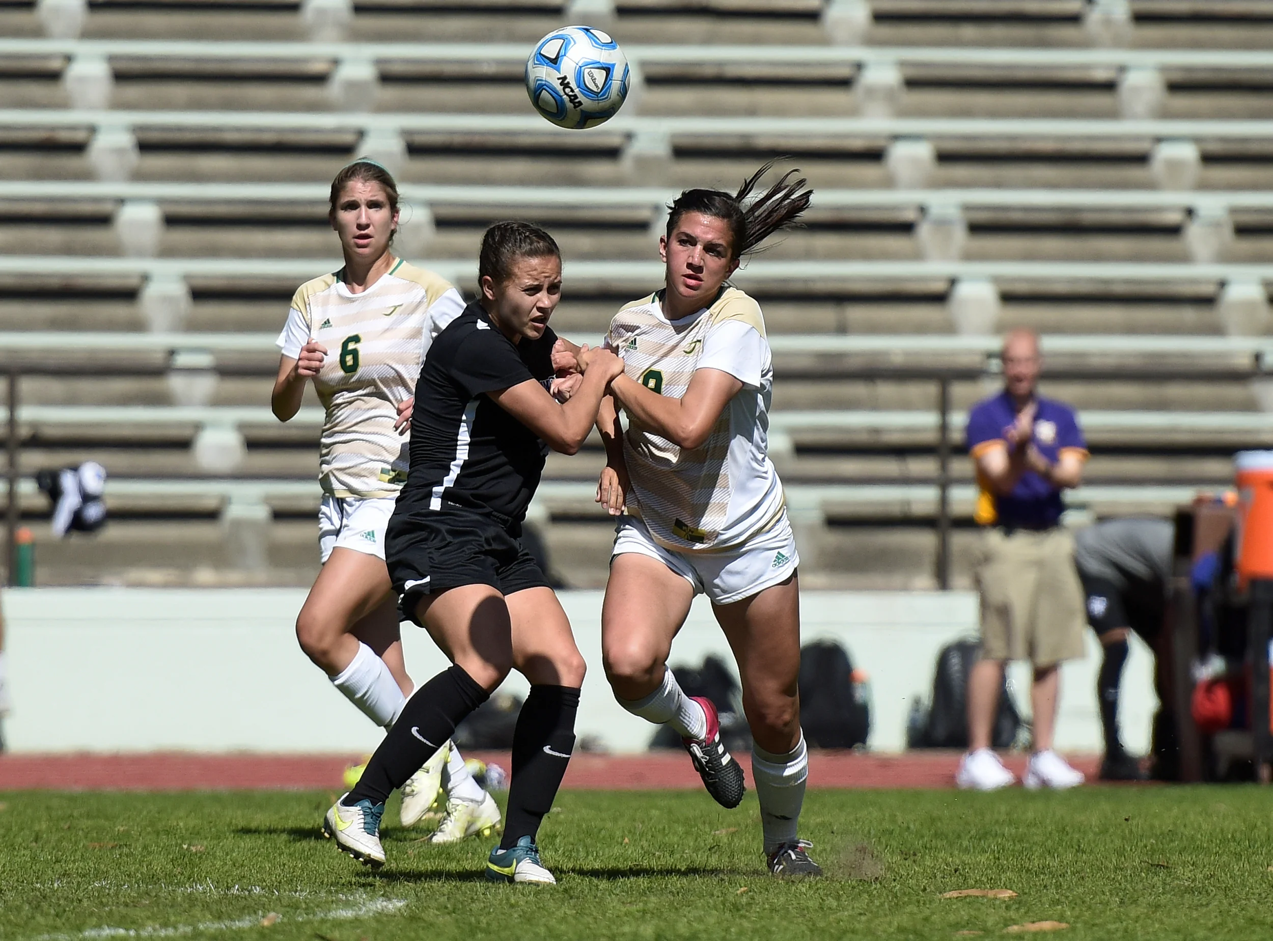 SF STATE U VS HUMBOLDT STATE U NCAA WOMENS SOCCER 2015 Photo Noel Danseco_4435.jpg