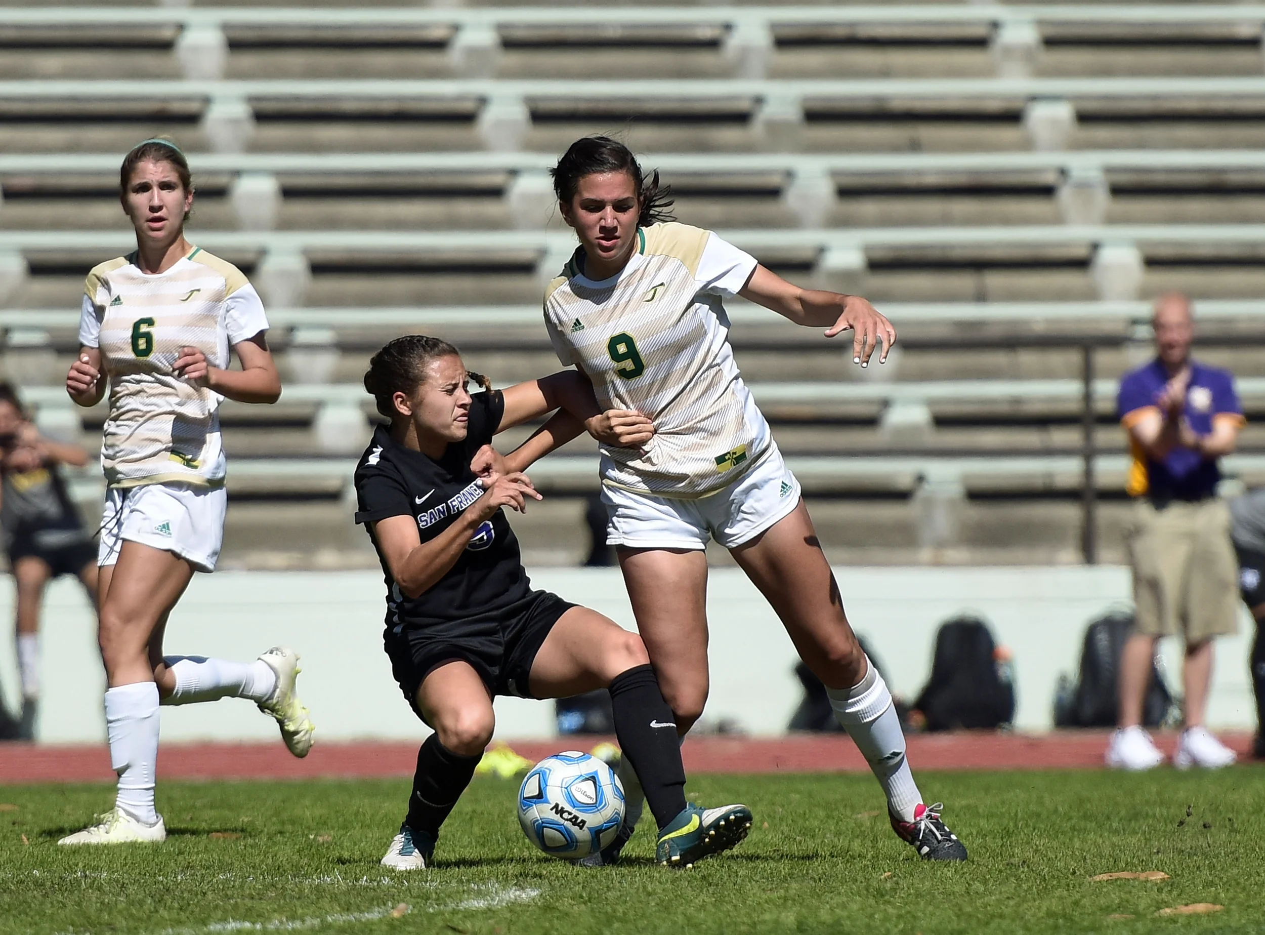 SF STATE U VS HUMBOLDT STATE U NCAA WOMENS SOCCER 2015 Photo Noel Danseco_4436.jpg