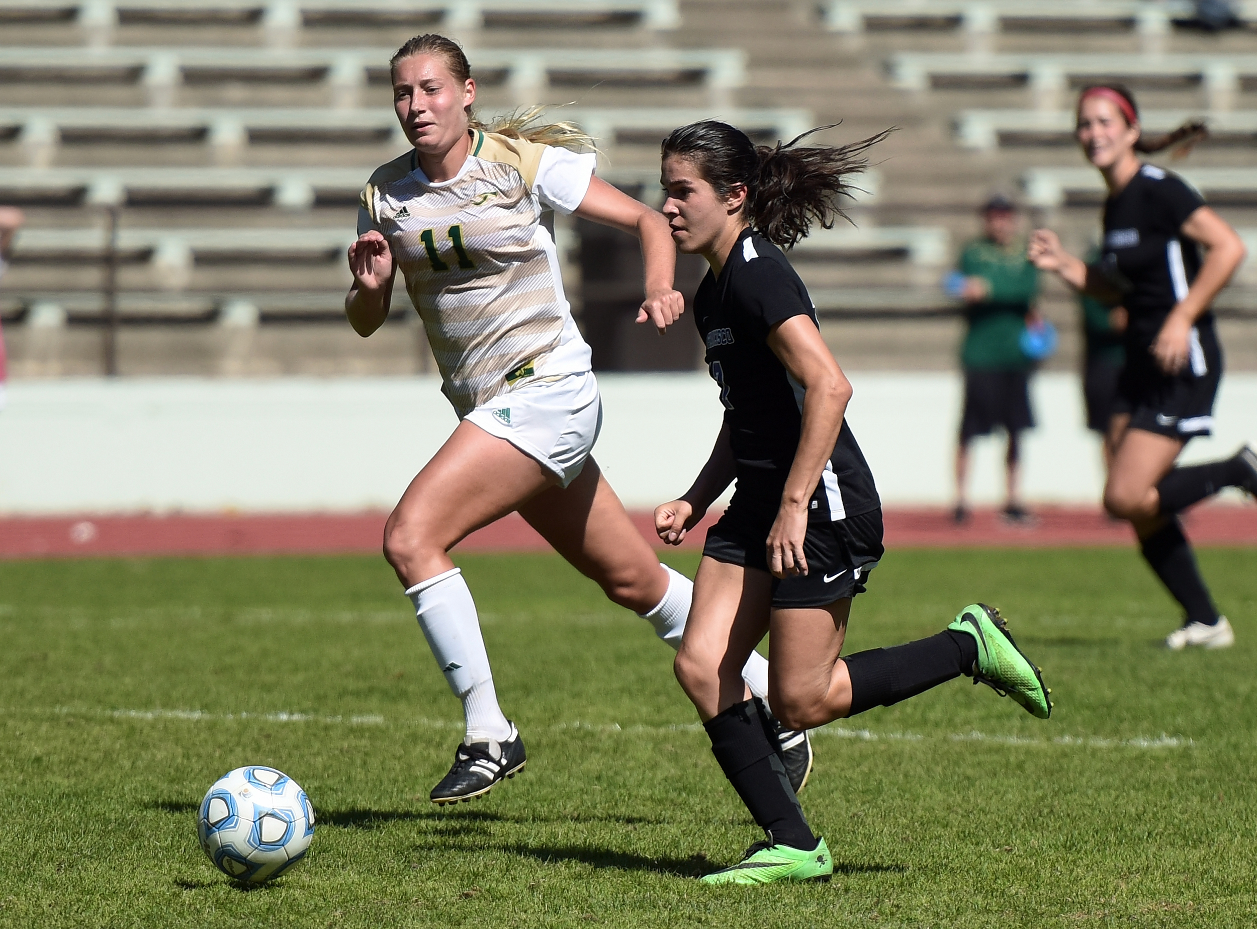 SF STATE U VS HUMBOLDT STATE U NCAA WOMENS SOCCER 2015 Photo Noel Danseco_4519.jpg