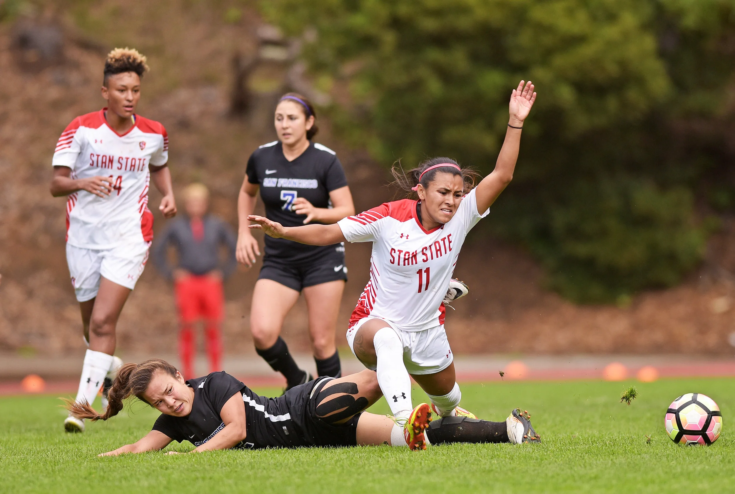 SF STATE VS STANISLAUS STATE NCAA WOMEN'S SOCCER 2016 Photo Noel Danseco_1412.jpg