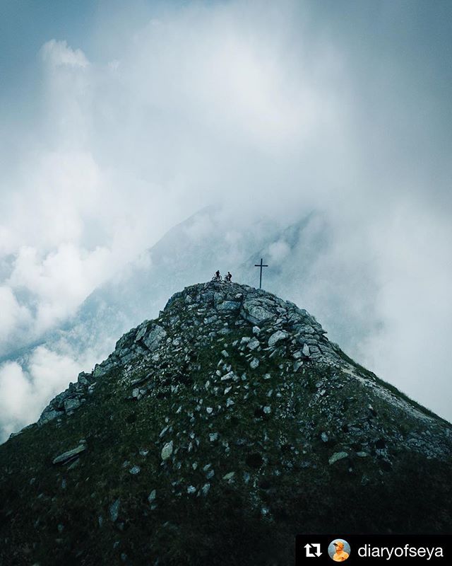 Showing @diaryofseya some nice views and trails with an epic backdrop.
.
.
#Repost and ๐ธ by @diaryofseya
ใปใปใป
Insane trail in @ascona_locarno
I really like riding from a mountain peak all the way to a city and in the best case to a lake! Thanks for the stay @la_tureta