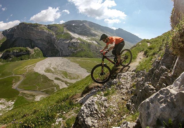 Bike life: Cracked my iPhone, tore up my bike shoe, bruised my good knee (L), cracked seatstay, bent derailleur.
...
Itโs all worth it.
...
Thanks a lot for the tickets @flims_switzerland ๐
...
Article in the works for @ridebikester ๐
...
#mountainbike #freeride #mtb #singletrail #outdoor #goprohero6 #mtbnation #mtblife #enduromtb #plantbasedathlete #MountainBiking #mtblove #instamtb #lifebehindbars #mtbswitzerland #enduro #mountainbikinglife #flowtrail #lifeofadventure #liveoutdoors #makemoments #simplyadventure #bikemagazin #adventuretillwedie #welivetoexplore #neverstopexploring #flims #segnesboden
